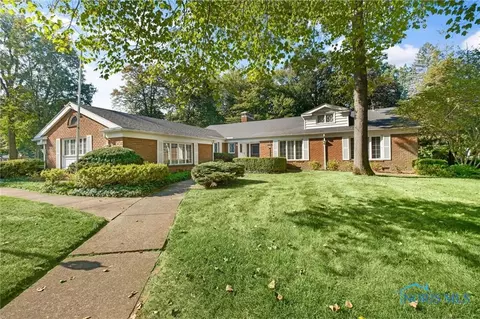 3321 Shakespeare Ln, Toledo, OH 43615