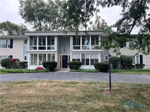 4057 Hillandale Rd #4, Ottawa Hills, OH 43606
