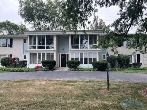 4057 Hillandale Rd #4, Ottawa Hills, OH 43606
