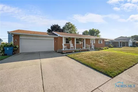 2864 Luverne Ave, Oregon, OH 43616
