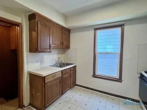 435 E Weber St, Toledo, OH 43608 photo 8