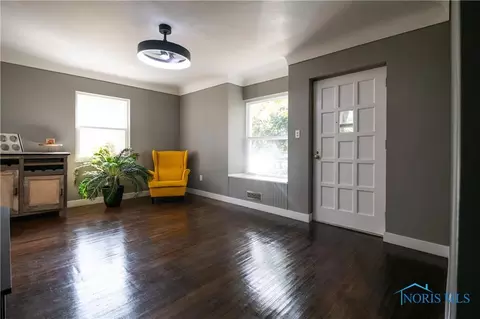 Entry Way - 2728 Castleton Ave, Toledo, OH 43613 photo 1 of 3