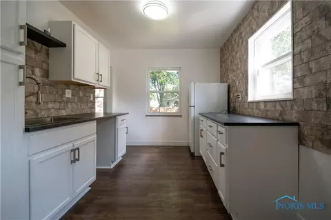 Kitchen - 2728 Castleton Ave, Toledo, OH 43613 photo 1 of 3