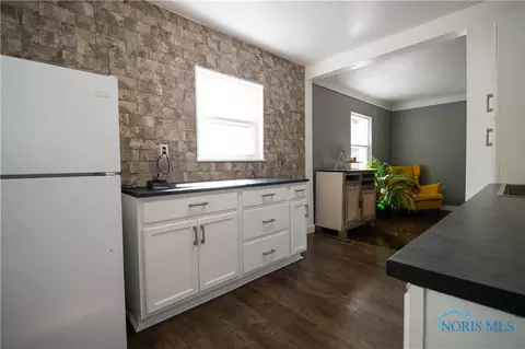 Kitchen - 2728 Castleton Ave, Toledo, OH 43613 photo 3 of 3