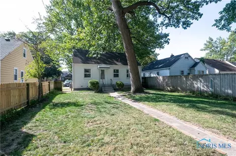 Exterior - 2728 Castleton Ave, Toledo, OH 43613 photo 3 of 3