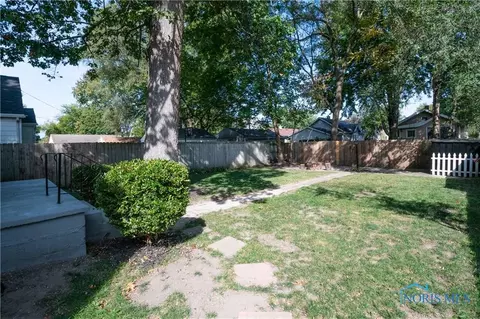 Exterior - 2728 Castleton Ave, Toledo, OH 43613 photo 2 of 3