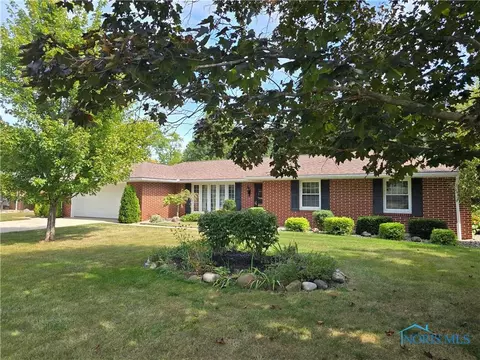 19 Westwood Dr, Fremont, OH 43420