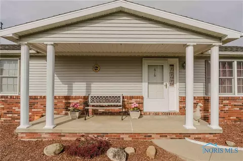 616 Ames St, Elmore, OH 43416