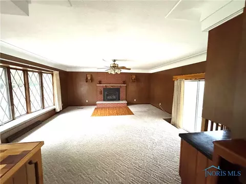 621 W Maple St, Deshler, OH 43516 photo 7