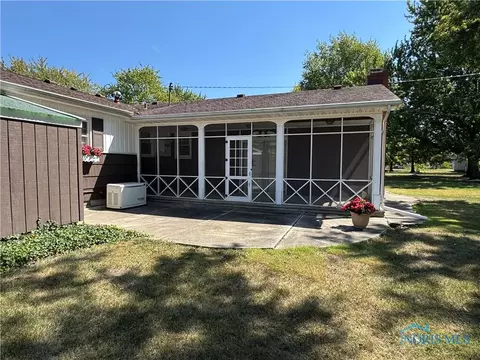 621 W Maple St, Deshler, OH 43516 photo 5