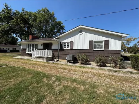 621 W Maple St, Deshler, OH 43516 photo 3