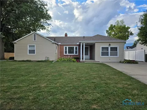 911 River Rd, Maumee, OH 43537