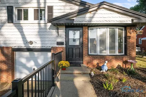 1553 Charmaine Dr, Toledo, OH 43614
