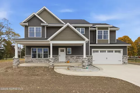 915 Manitoba Dr, Bowling Green, OH 43402