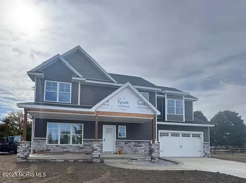 915 Manitoba Dr, Bowling Green, OH 43402