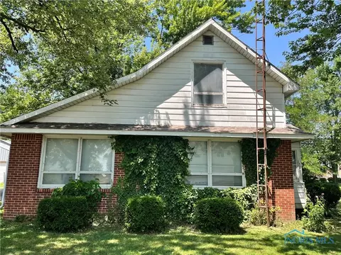 320 S Keyser Ave, Deshler, OH 43516