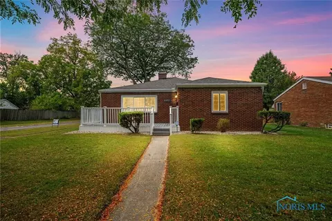 2103 Rivard Rd, Toledo, OH 43615