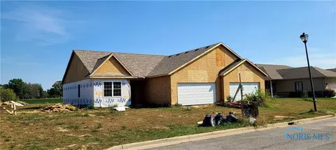 225 Kierra Ln, Swanton, OH 43558