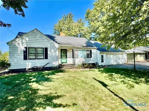 909 E High St, Hicksville, OH 43526