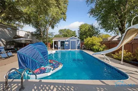 2823 Provincetowne Dr, Toledo, OH 43613