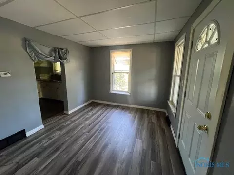 Living - 323 Pulaski St, Toledo, OH 43607 photo 1 of 1