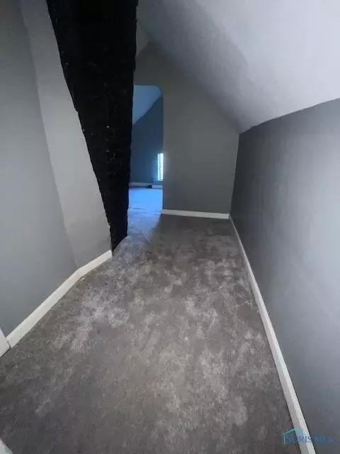 Entry Way - 323 Pulaski St, Toledo, OH 43607 photo 3 of 4