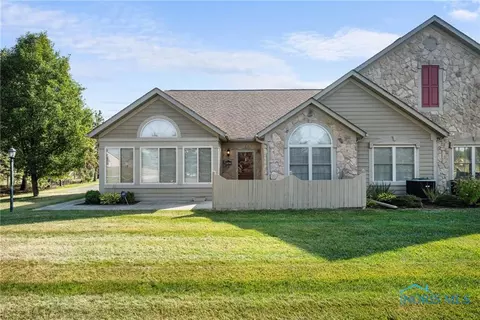 9898 Connor Lake Cir, Perrysburg, OH 43551