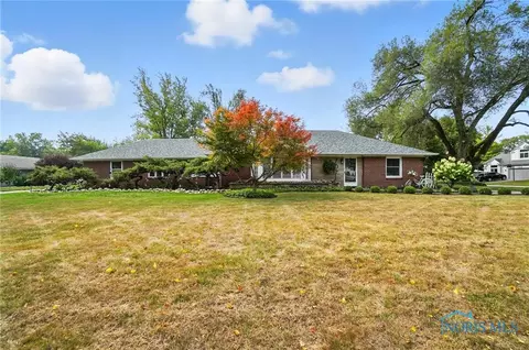 707 W Poe Rd, Bowling Green, OH 43402