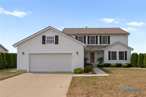 1141 N Finch Dr, Bowling Green, OH 43402