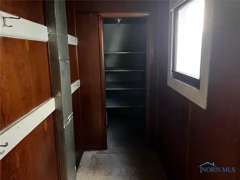 Entry Way - 1422 Tecumseh St, Toledo, OH 43607 photo 2 of 2