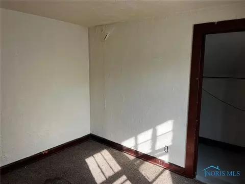 Bedroom - 1422 Tecumseh St, Toledo, OH 43607 photo 4 of 4