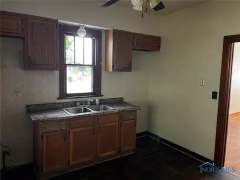 Kitchen - 1422 Tecumseh St, Toledo, OH 43607 photo 1 of 1
