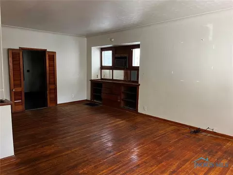 Living - 1422 Tecumseh St, Toledo, OH 43607 photo 1 of 3