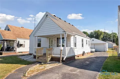 2432 Brown Rd, Oregon, OH 43616