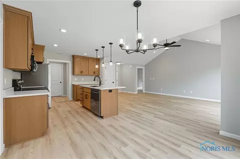 917 S Walnut St, Bryan, OH 43506 photo 8