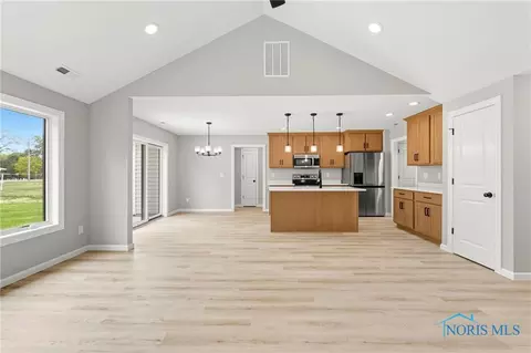 917 S Walnut St, Bryan, OH 43506 photo 6