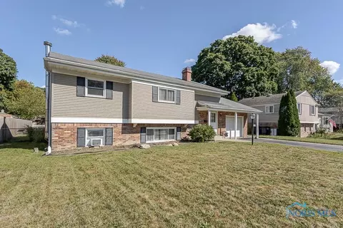 1953 Heatherlawn Dr, Toledo, OH 43614