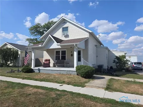 418 W Sugar St, Leipsic, OH 45856 photo 1