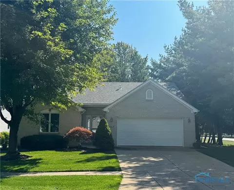 7469 Wicklow Woods Dr, Sylvania, OH 43560
