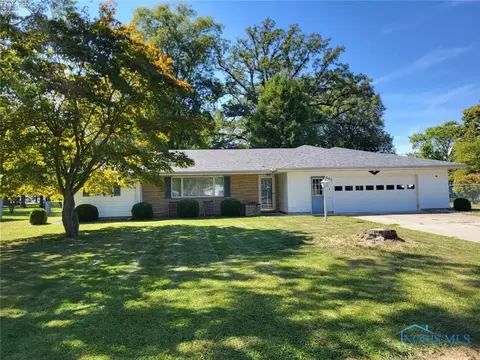 800 Lawndale Dr, Fremont, OH 43420