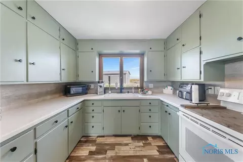 Kitchen - 18097 State Route 34, Bryan, OH 43506 photo 2 of 2