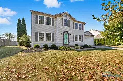 1137 N Finch Dr, Bowling Green, OH 43402