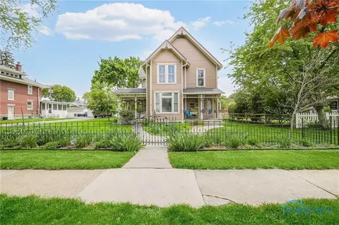 220 W Wayne St, Maumee, OH 43537