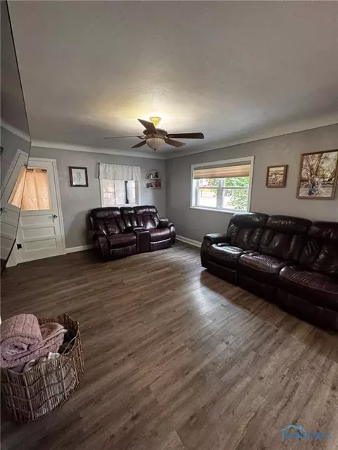 313 S Adrian St, Lyons, OH 43533 photo 7