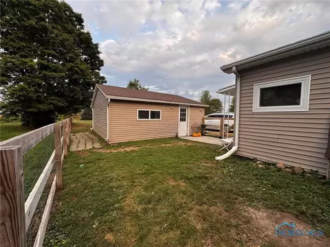 313 S Adrian St, Lyons, OH 43533 photo 3