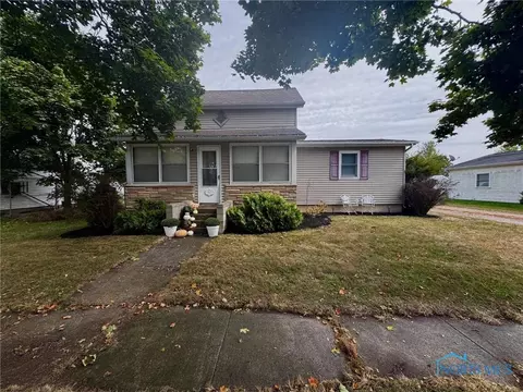 313 S Adrian St, Lyons, OH 43533