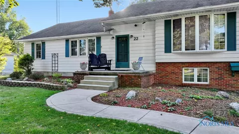 22 S 5th St, Waterville, OH 43566