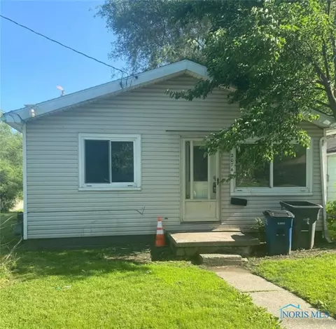 2074 Price St, Toledo, OH 43605