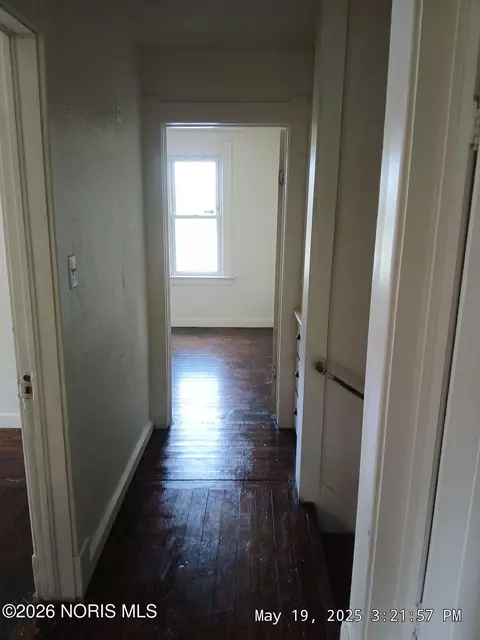 Entry Way - 2145 Dorr St, Toledo, OH 43607 photo 3 of 5