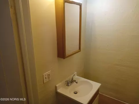 Bath - 2145 Dorr St, Toledo, OH 43607 photo 3 of 3